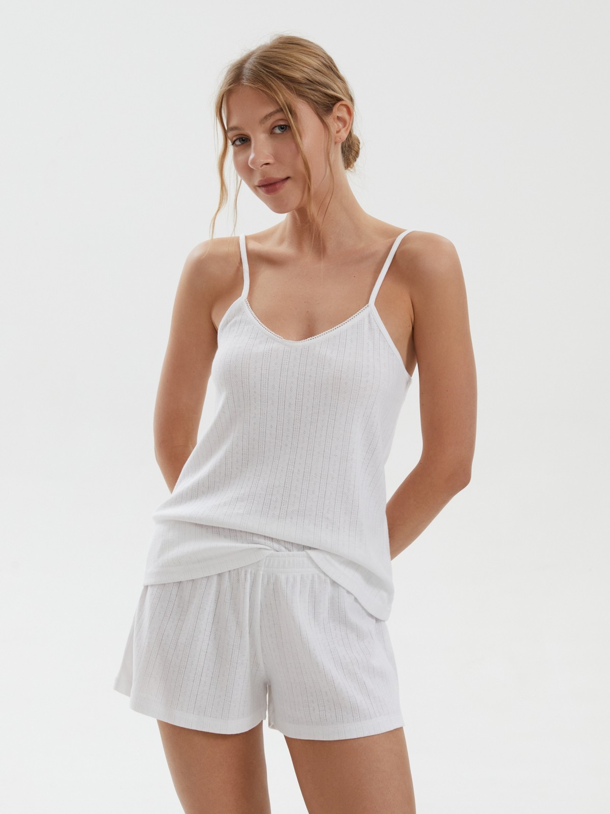 Короткие шорты из ажурного трикотажа