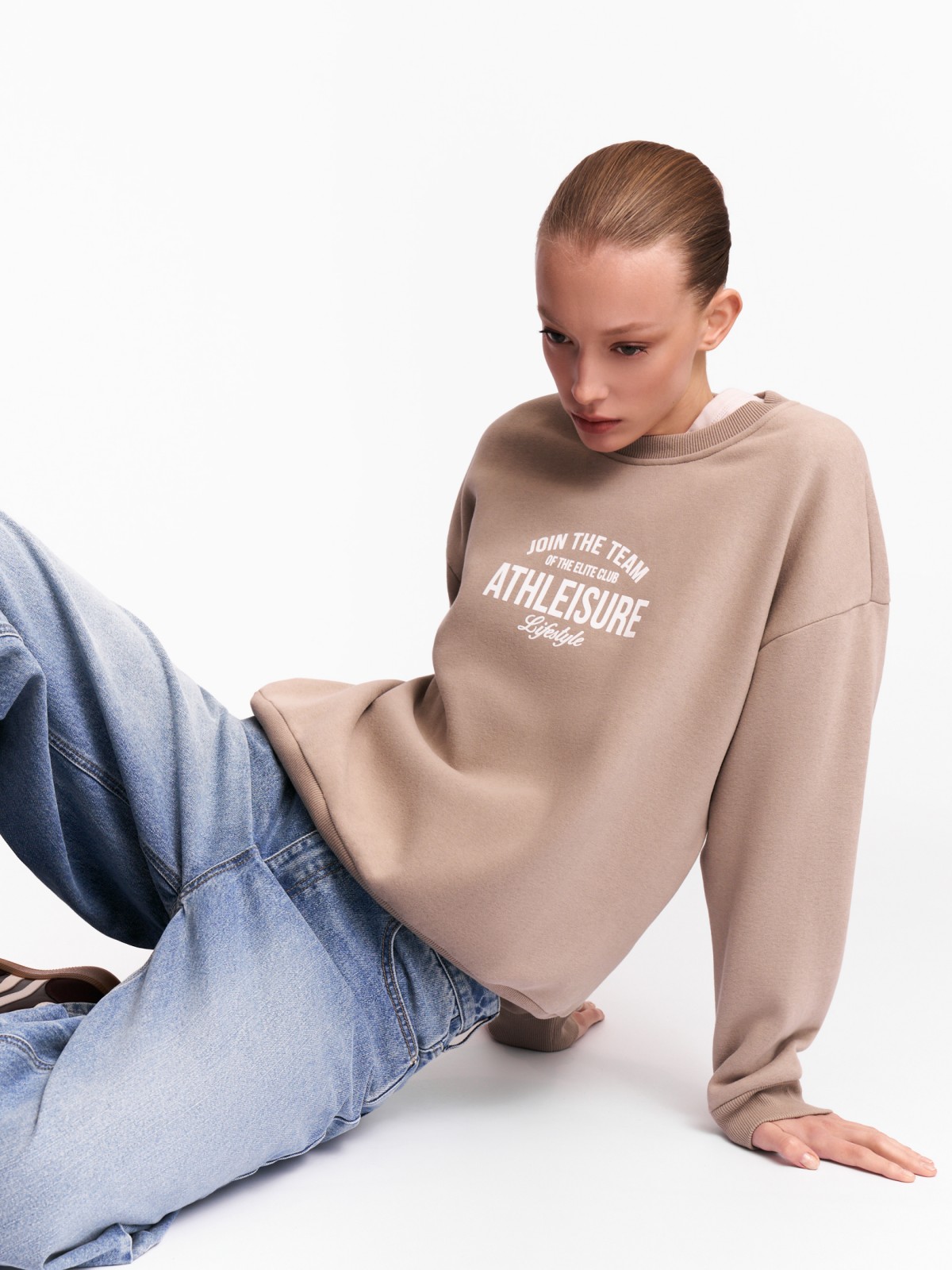 Утеплённый свитшот с принтом