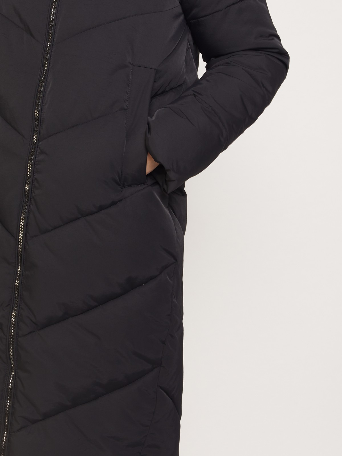 Тёплое стёганое пальто с капюшоном zolla 021345202054, цвет черный, размер XS - фото 4
