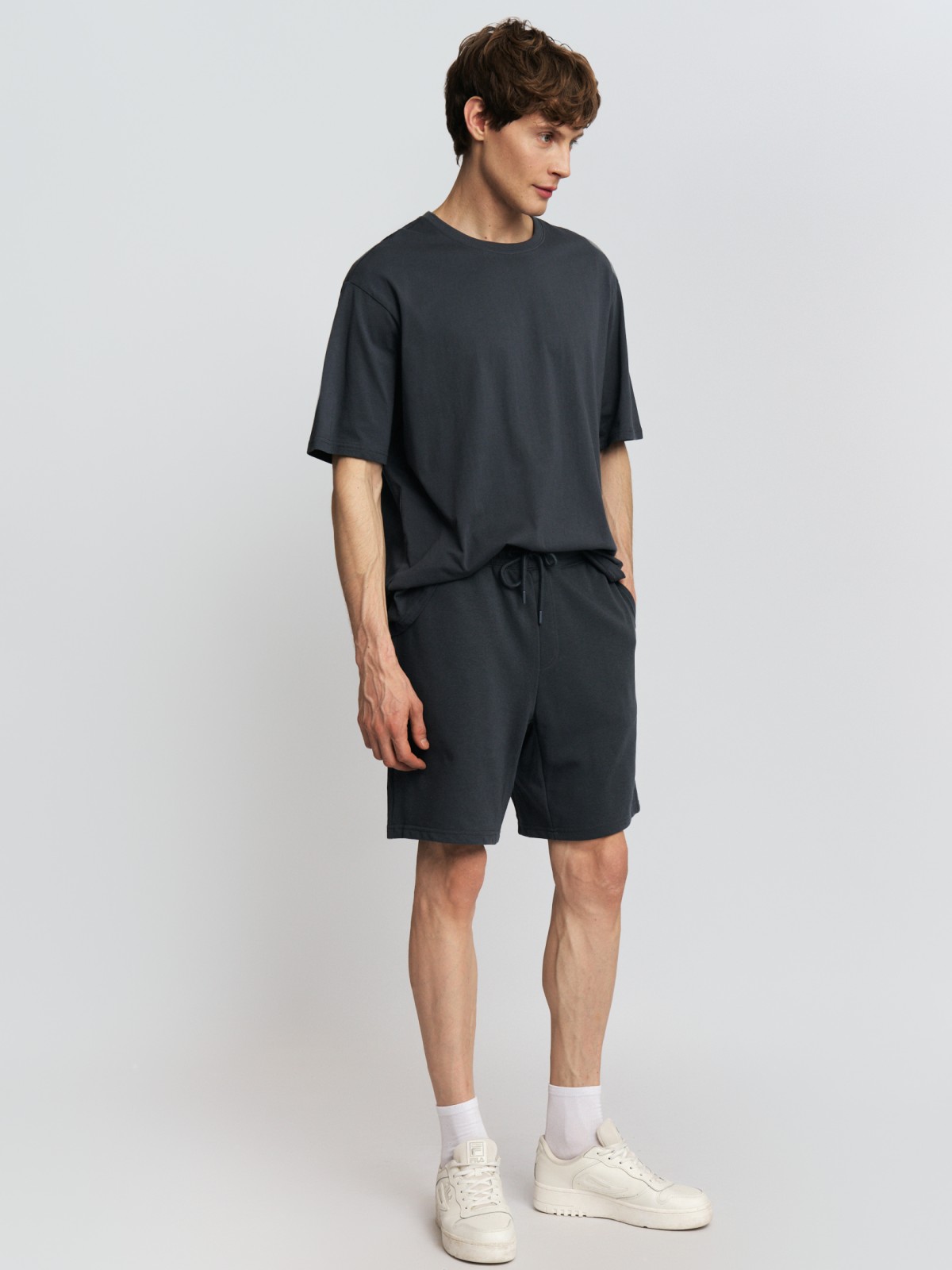 Трикотажные шорты на резинке