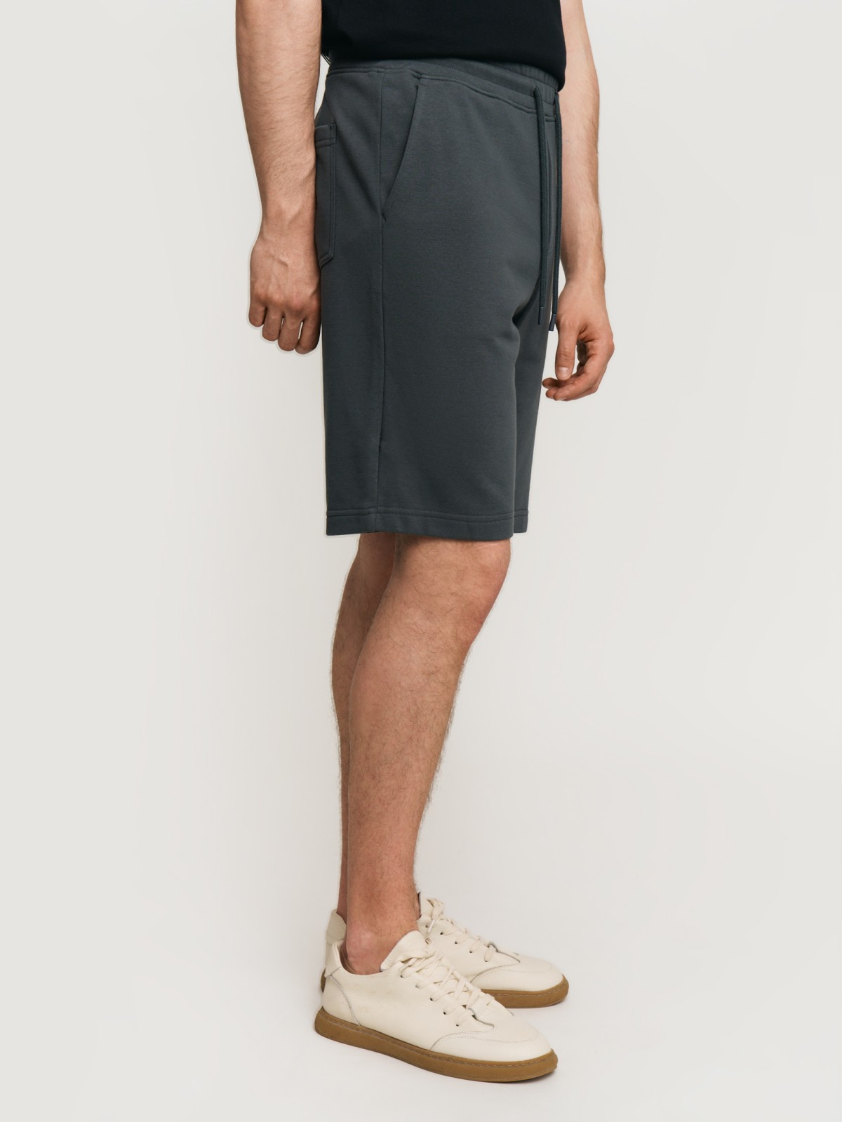 Трикотажные шорты на резинке