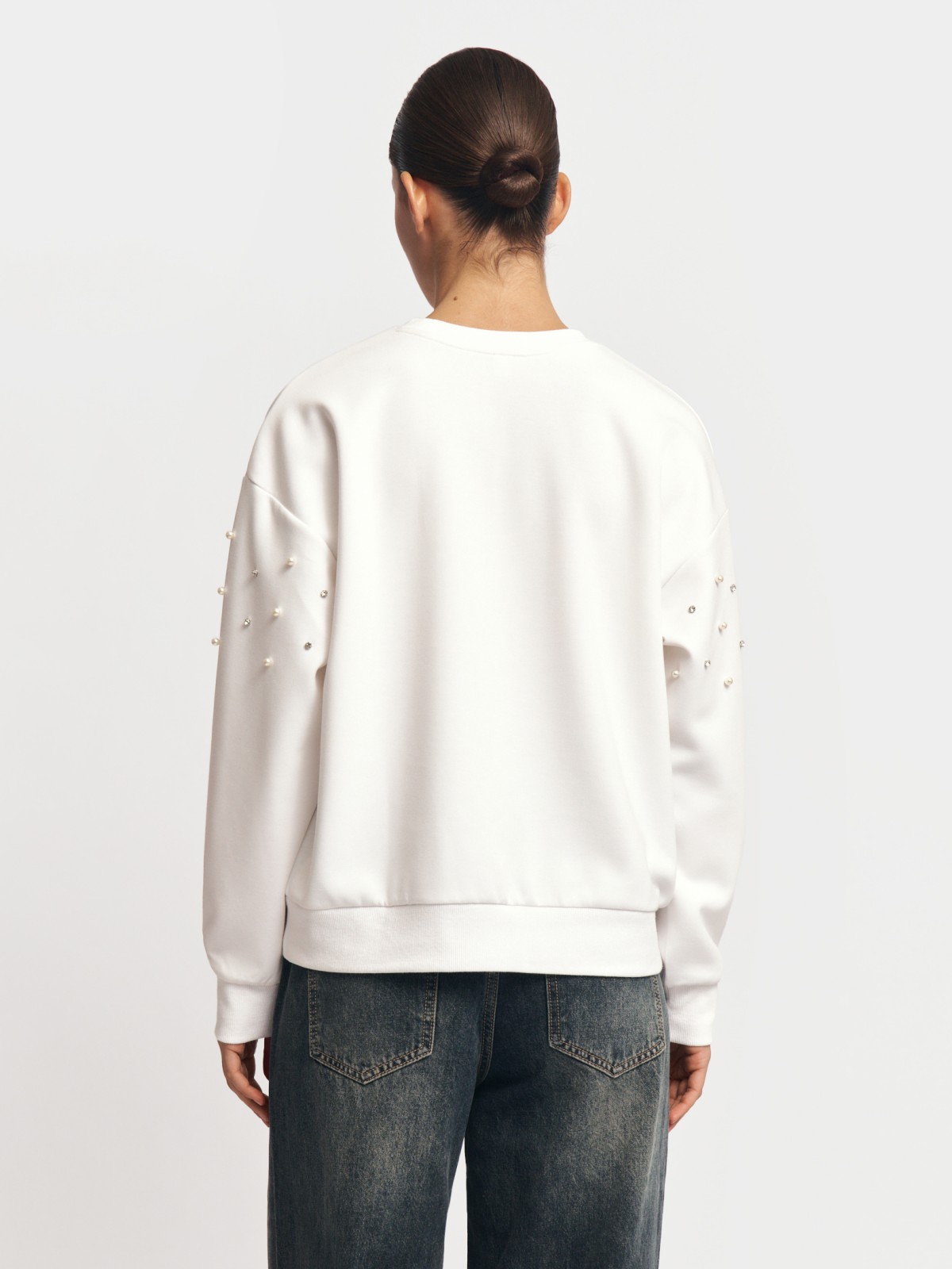 Свитшот расслабленного фасона со стразами