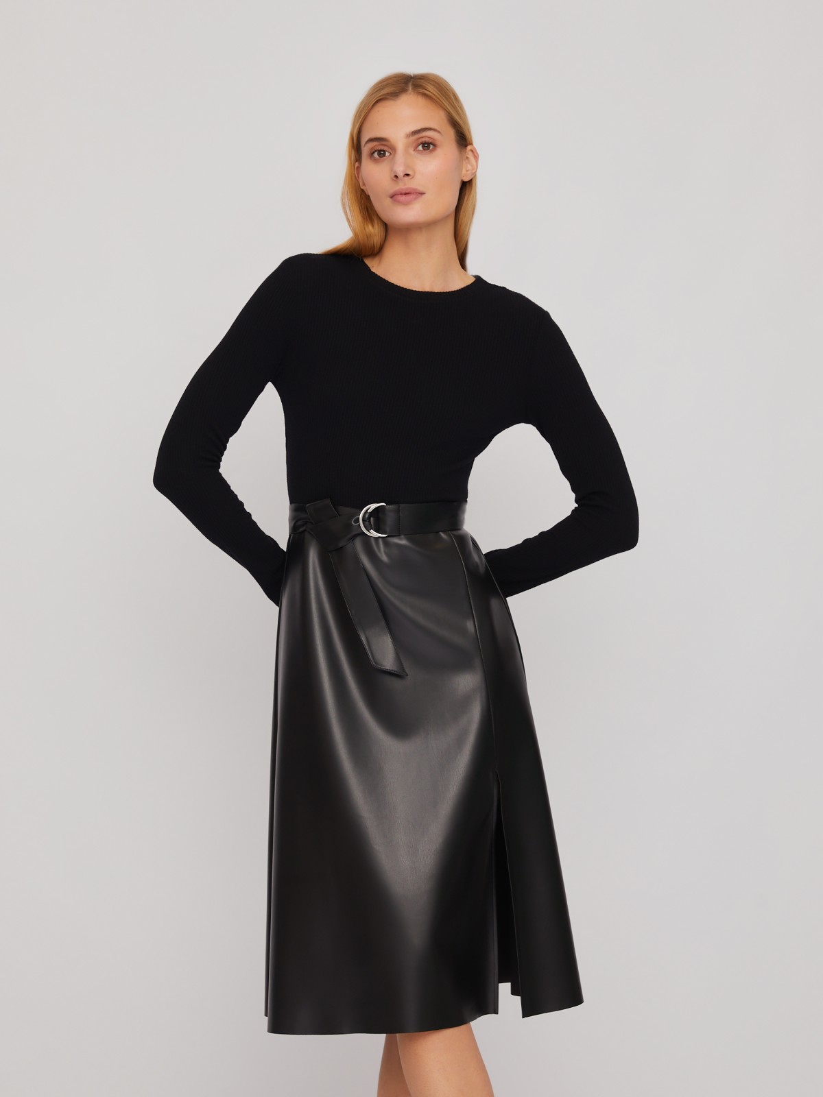 Комбинированное платье миди из экокожи с разрезом по ноге и поясом zolla черного цвета