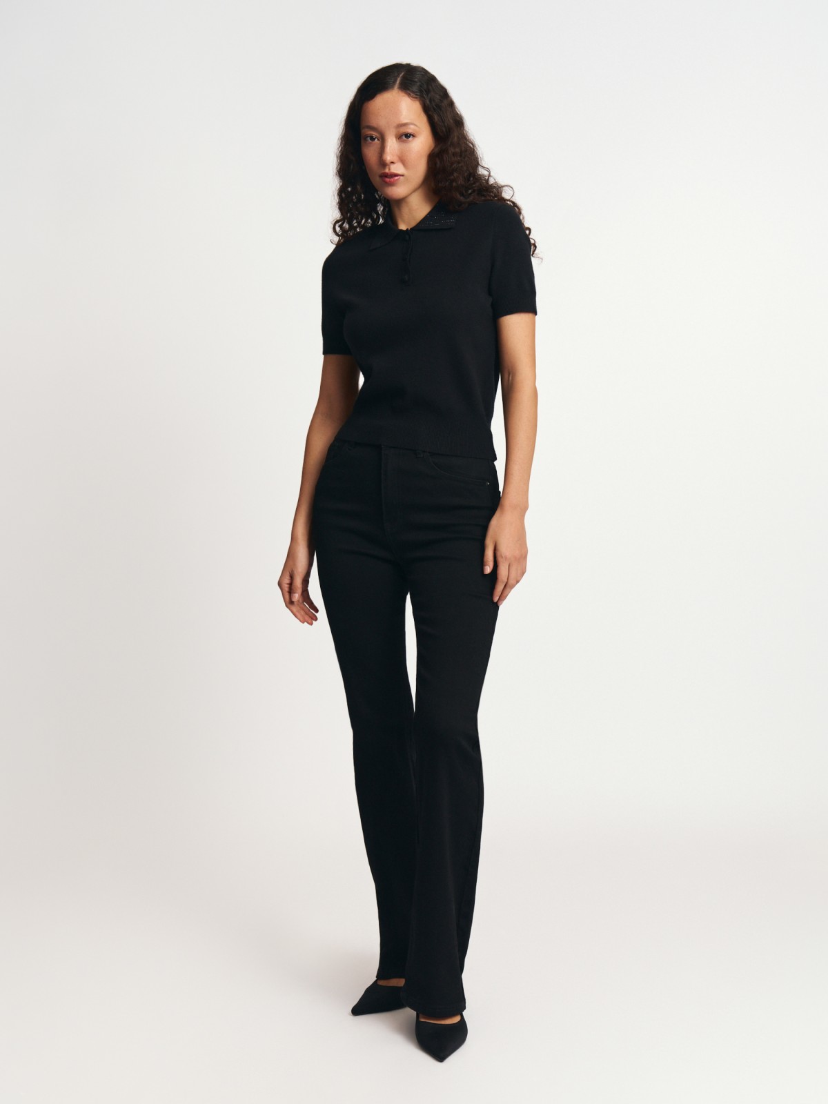 Нарядный джемпер поло со стразами