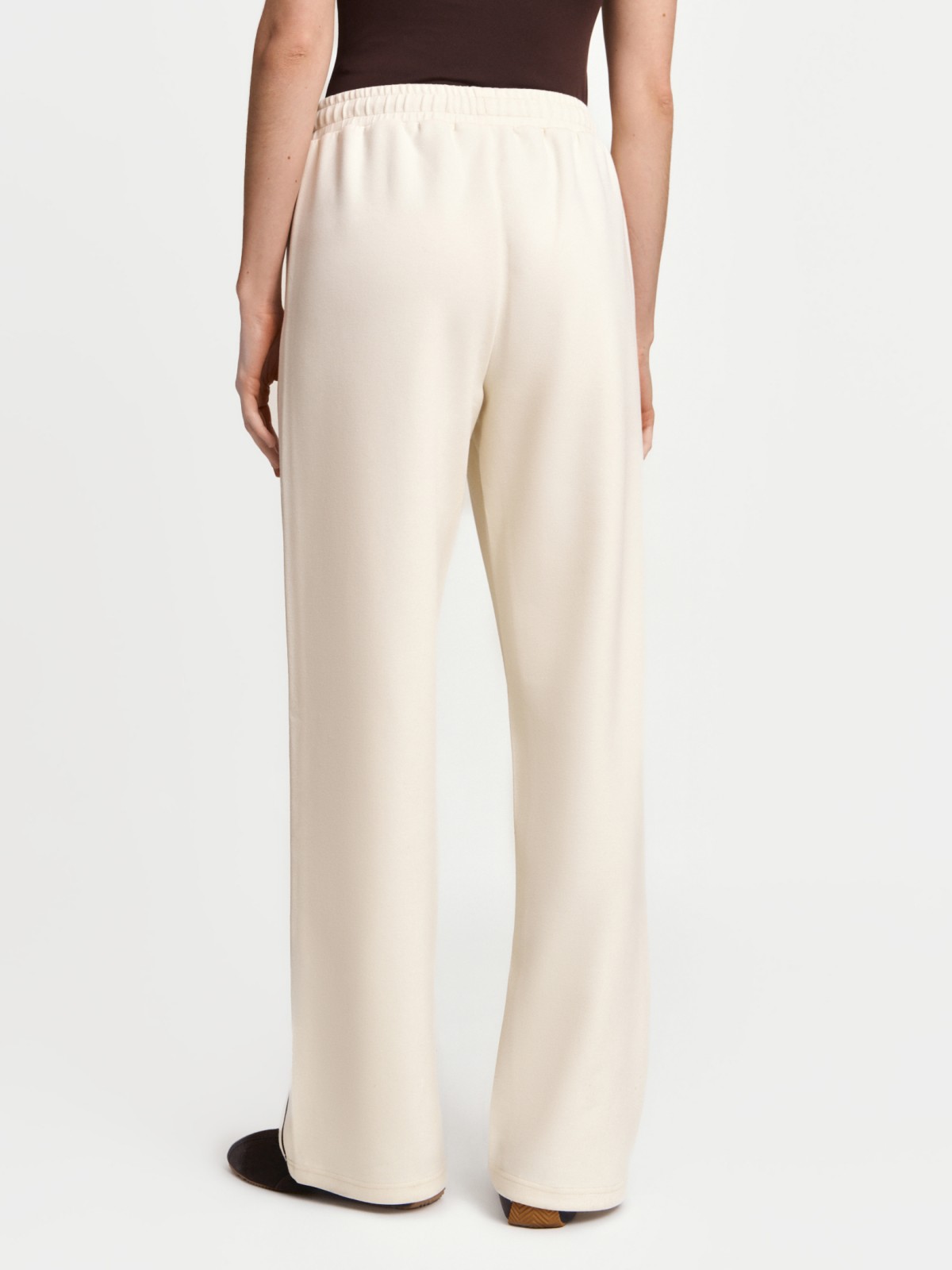 Трикотажные брюки на резинке