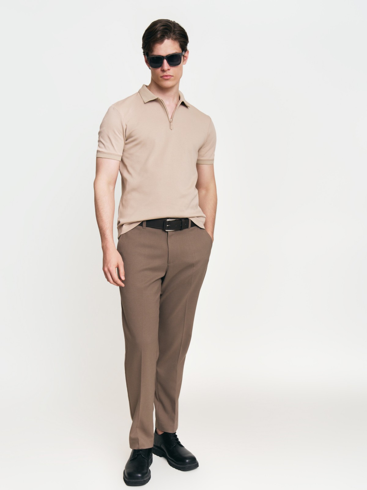 Брюки силуэта Carrot со стрелками