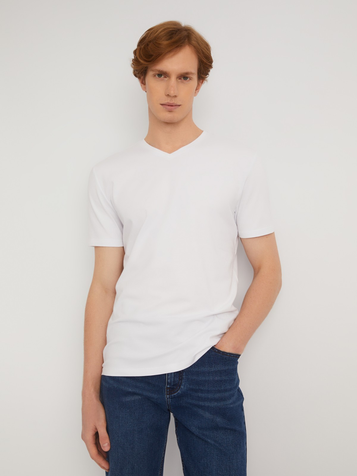 Футболка из хлопка с треугольным вырезом