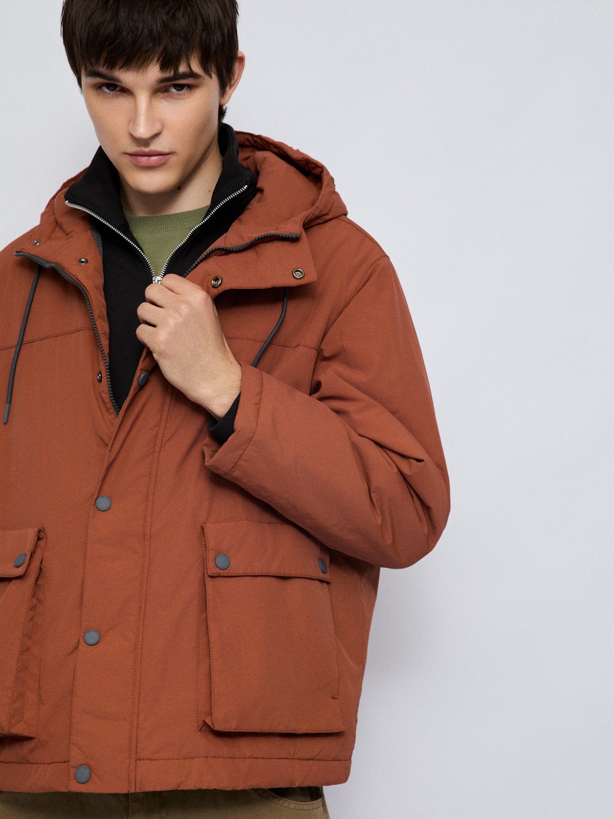 Тёплая куртка с капюшоном на синтепоне