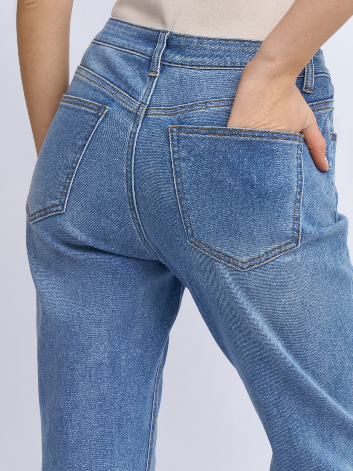 Джинсы силуэта Boyfriend со средней посадкой