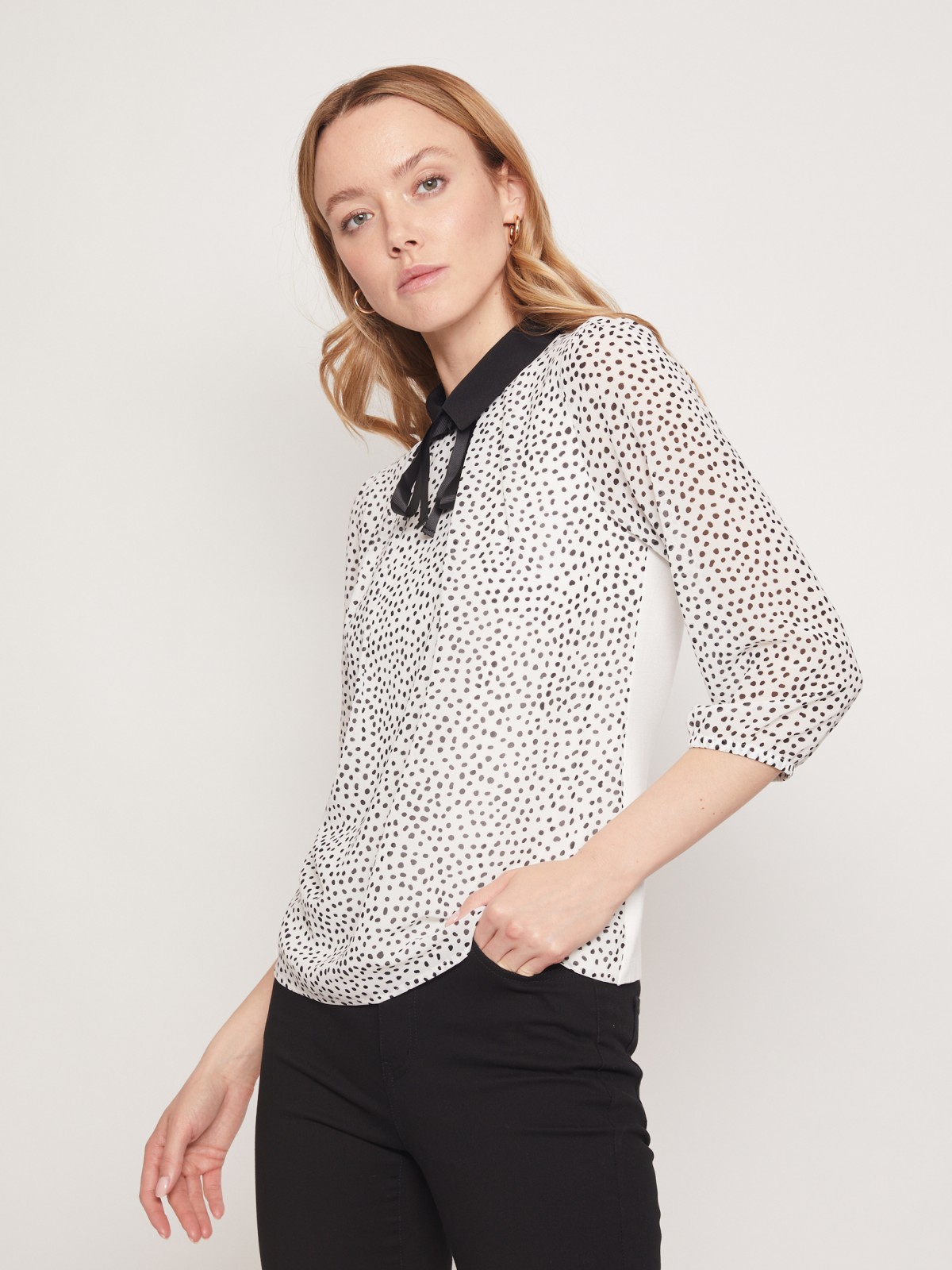 Блузка с контрастным воротником