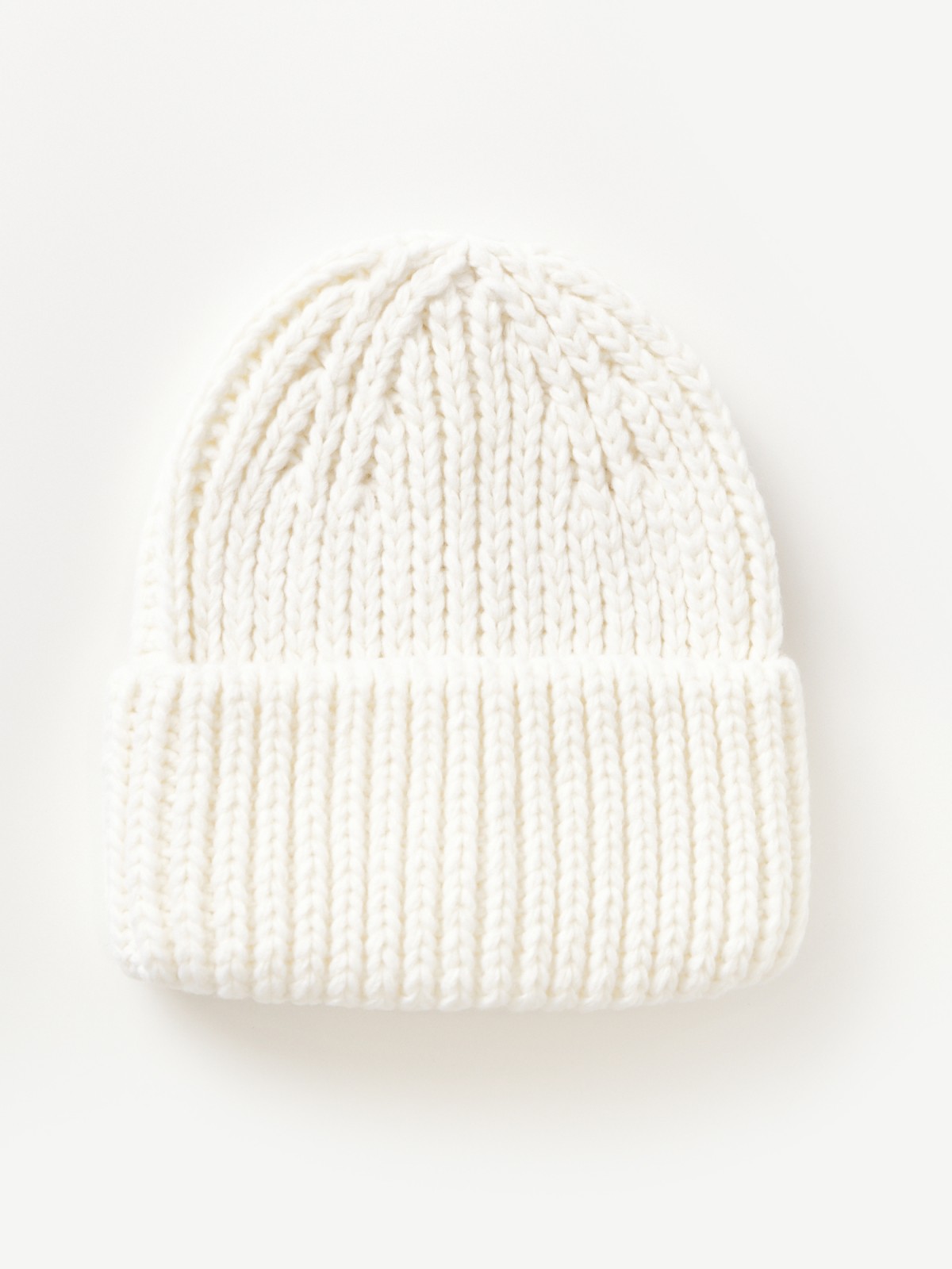 Вязаная шапка-бини с шерстью