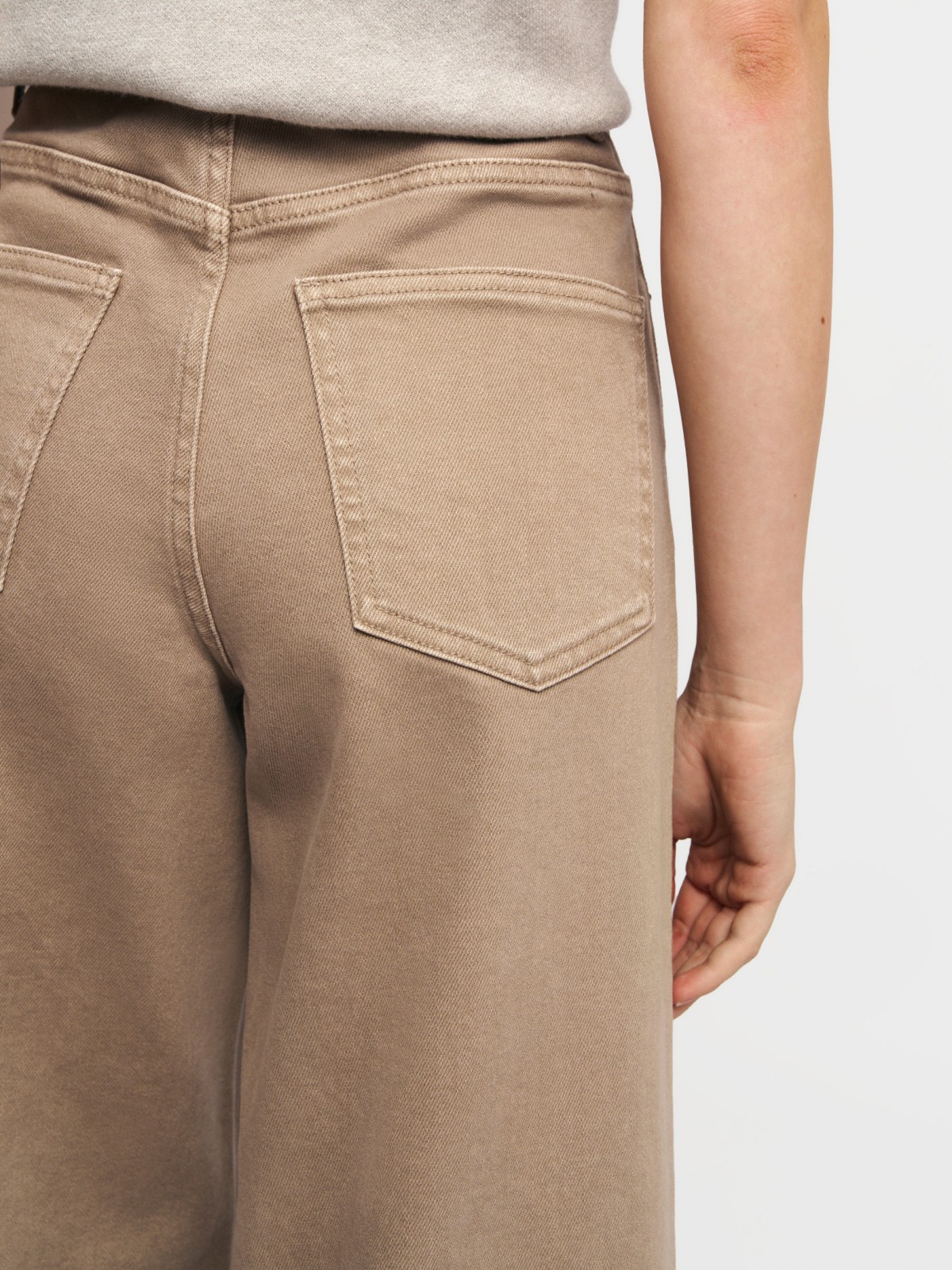 Джинсы силуэта Wide