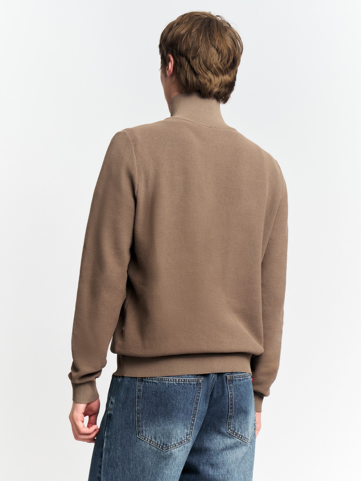 Тонкий трикотажный свитер с горлом на молнии