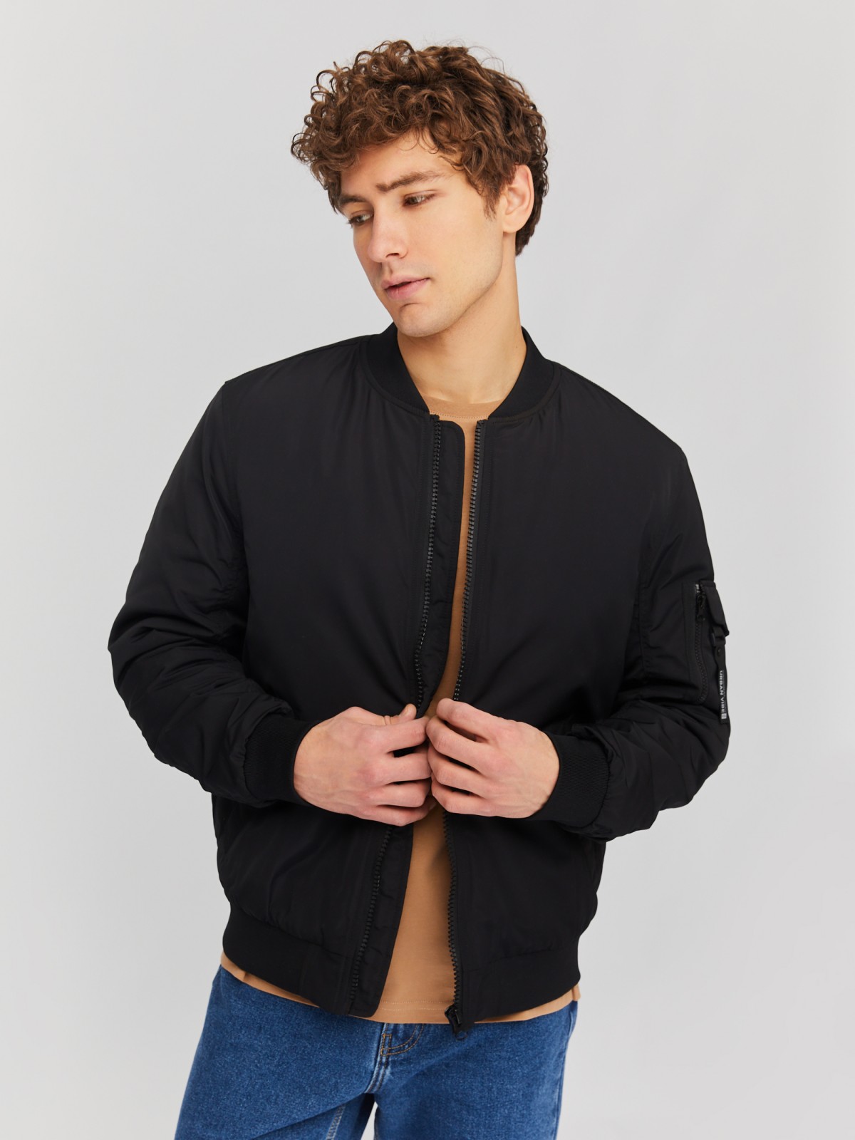 Утеплённая куртка-бомбер с воротником-стойкой zolla 014135102014, цвет черный, размер M