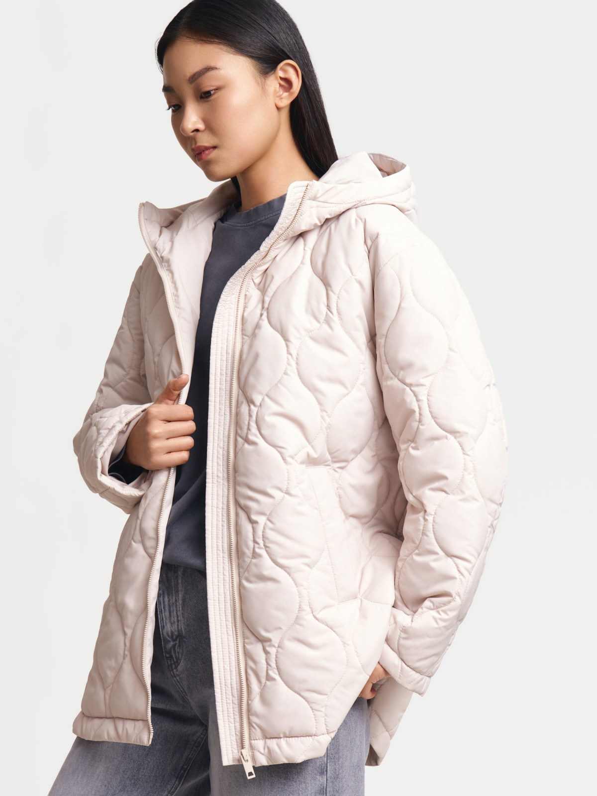 Стёганая куртка с капюшоном на синтепоне