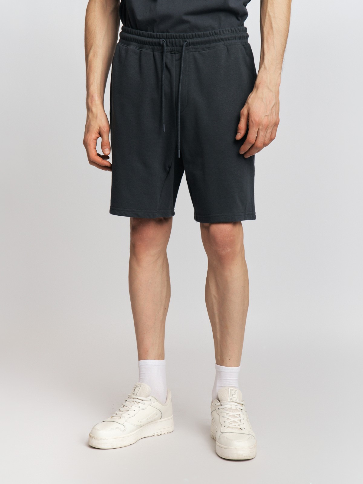 Трикотажные шорты на резинке