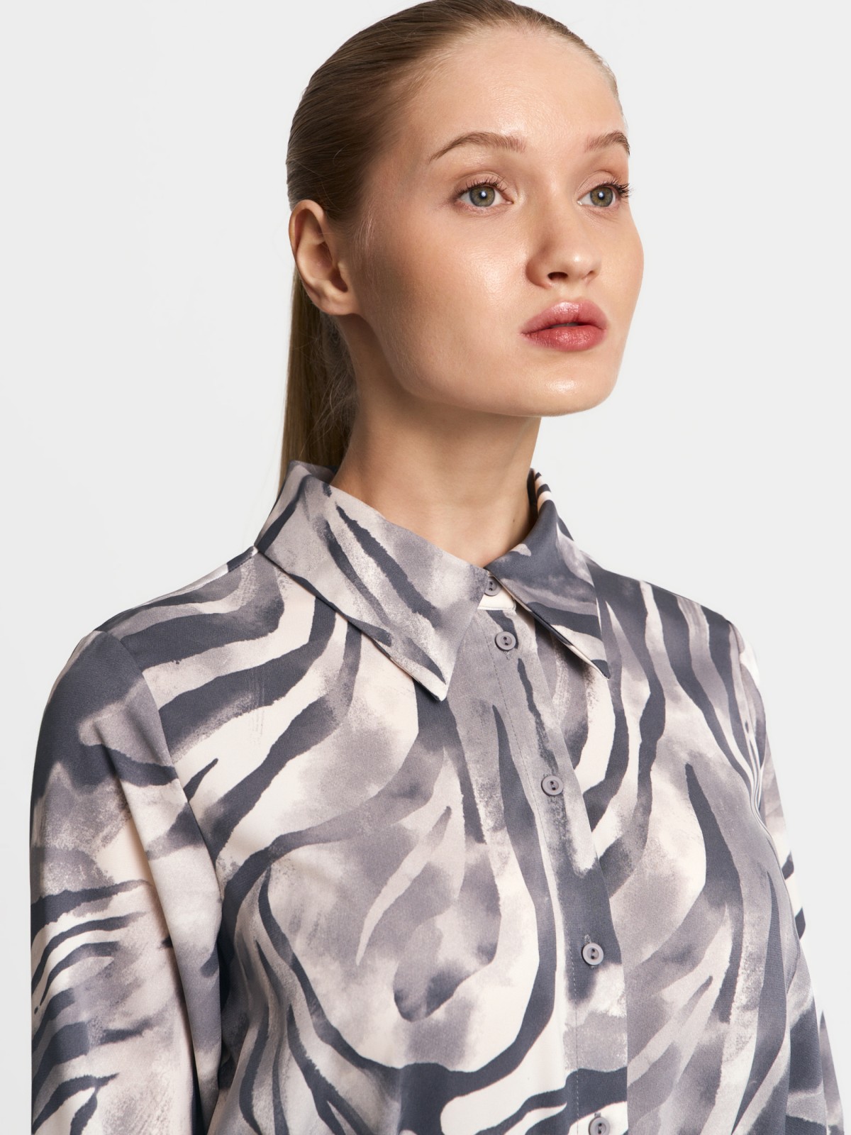 Платье-рубашка макси с принтом и ремнём