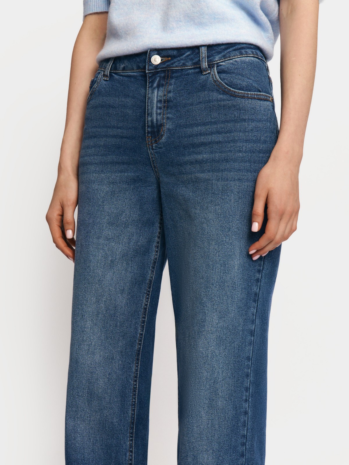 Джинсы прямого силуэта со средней посадкой