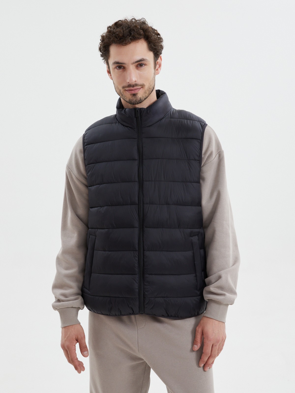 Утеплённый стёганый жилет на молнии