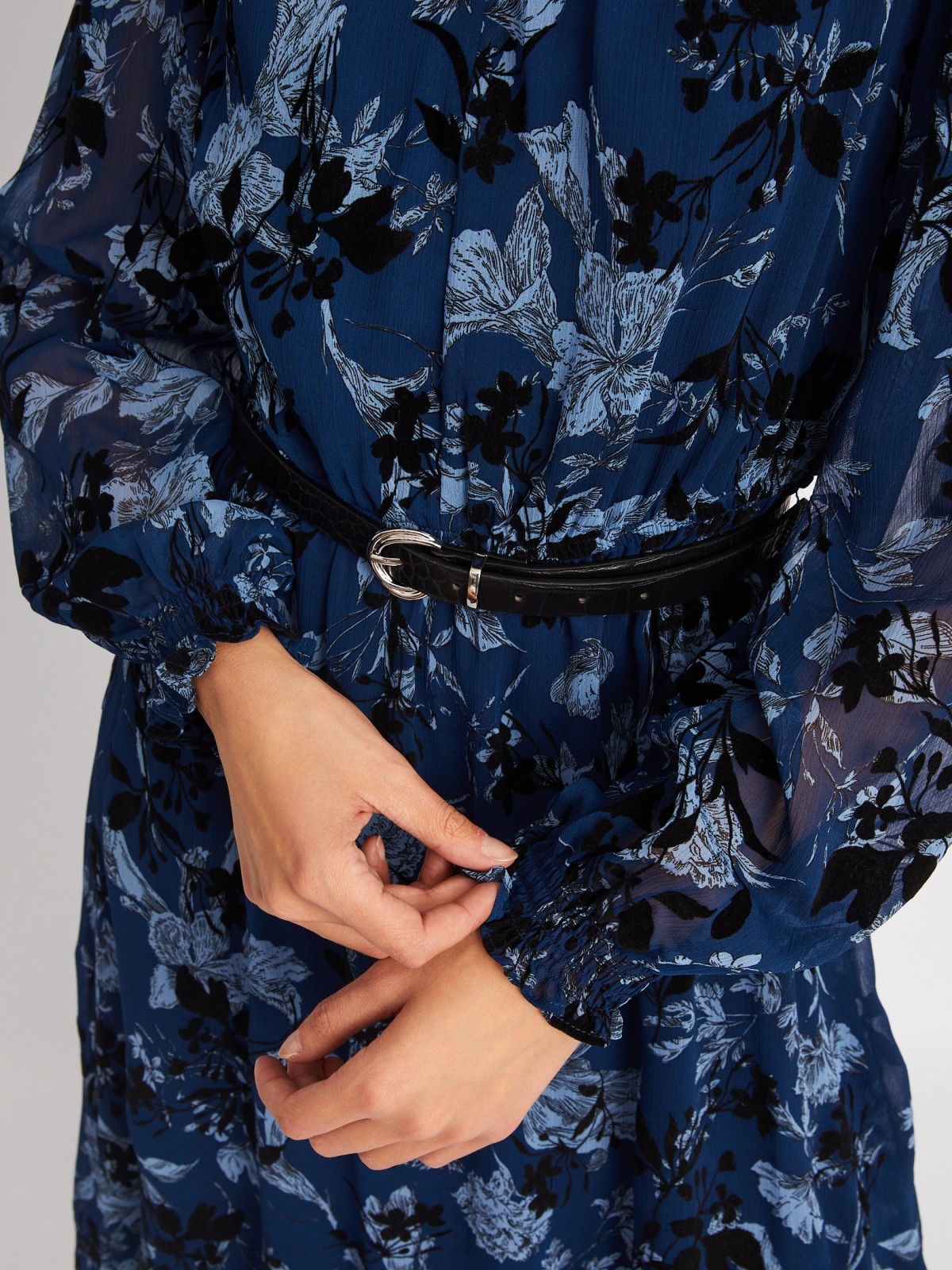 Шифоновое платье миди с воротником-чокером и ремнём на талии zolla 024118262273, цвет синий, размер XS - фото 5