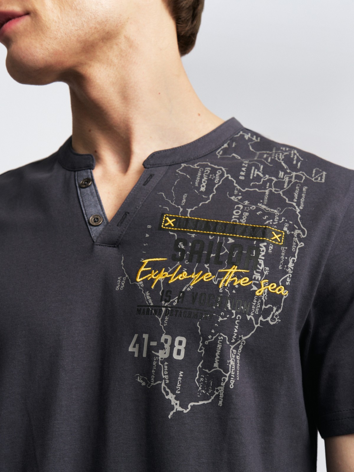 Футболка хенли из хлопка с принтом