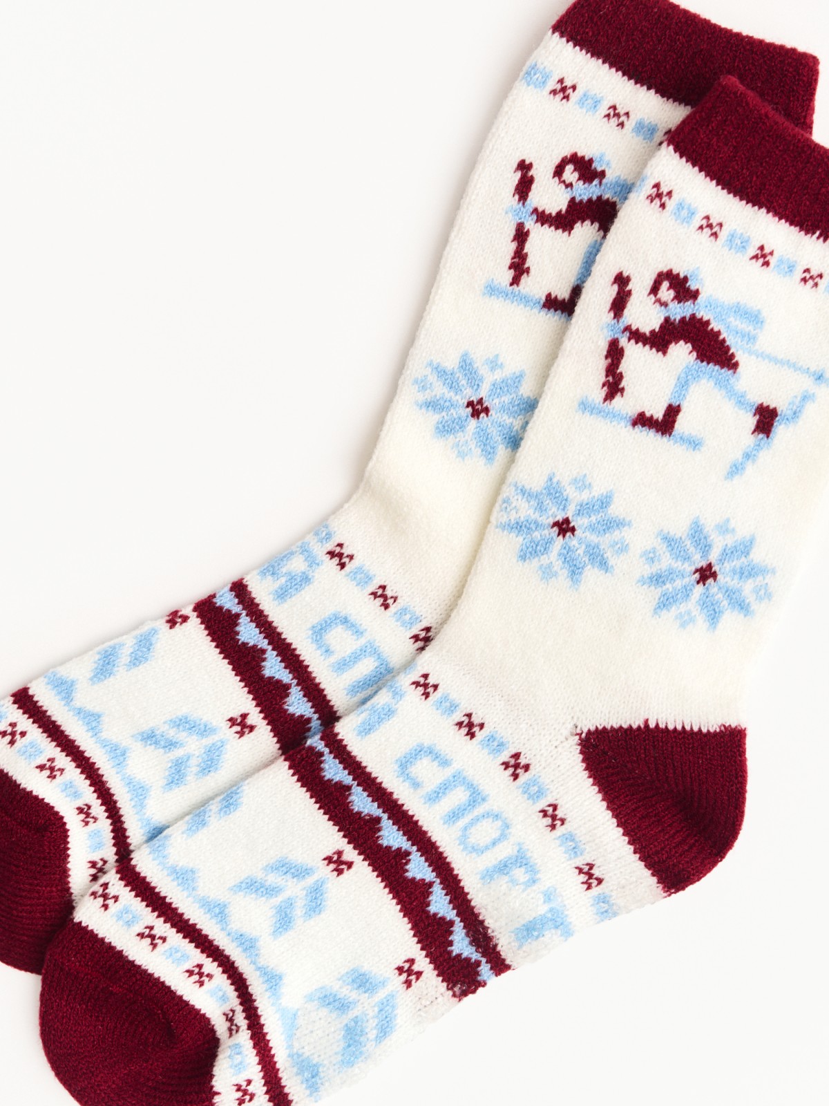 Тёплые вязаные носки с зимним узором