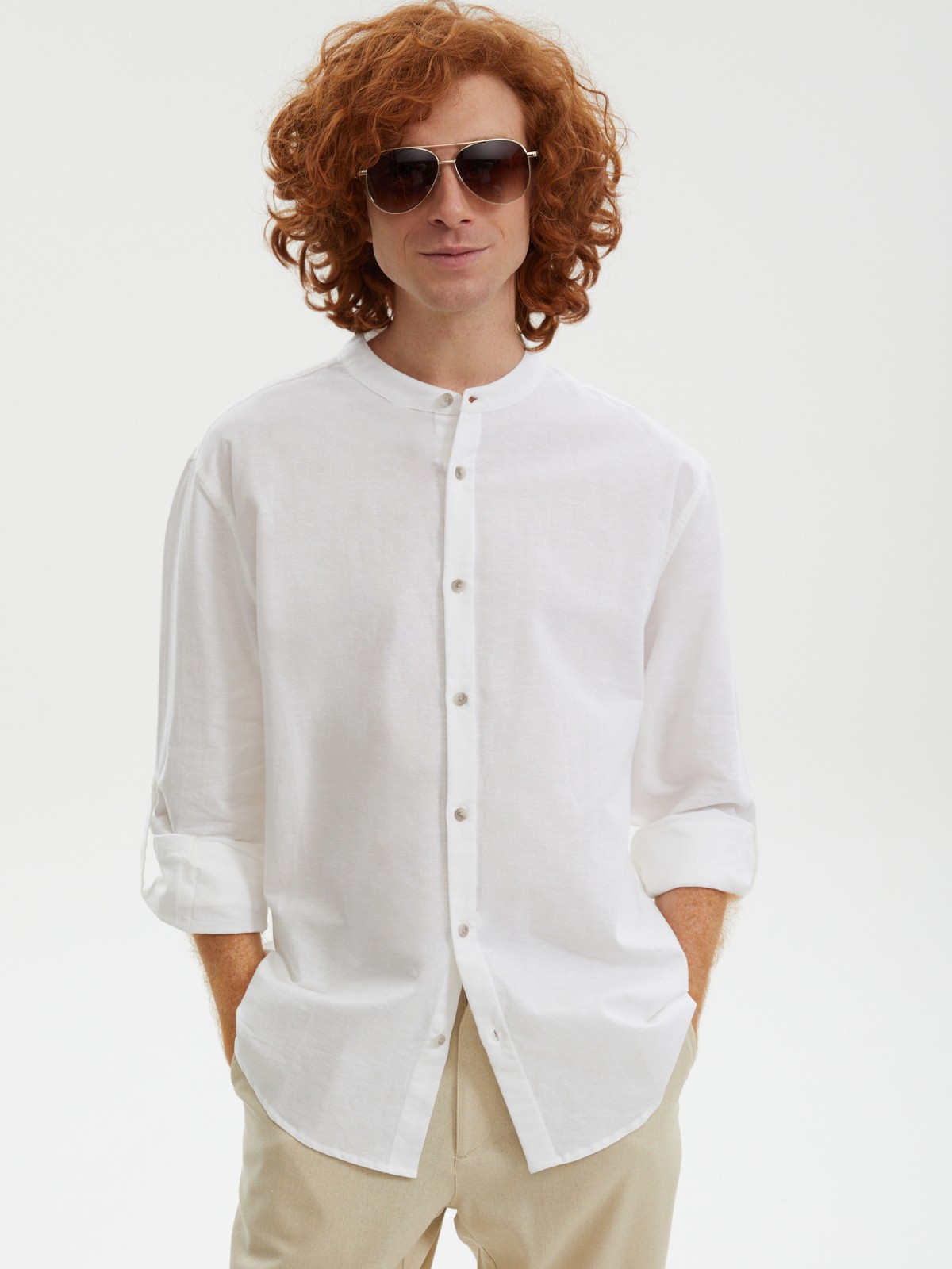 Льняная рубашка с воротником-стойкой