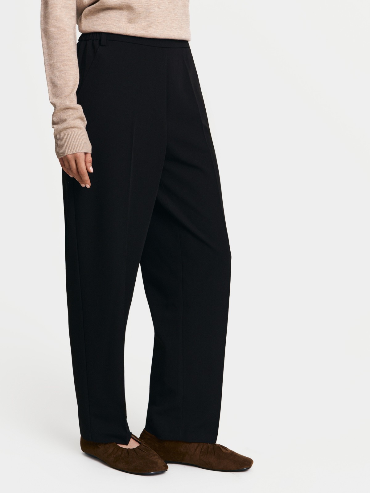 Брюки на резинке со стрелками