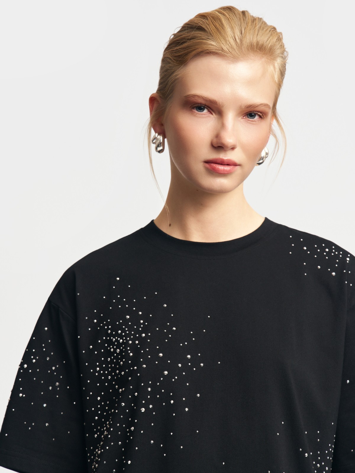 Футболка из хлопка со стразами