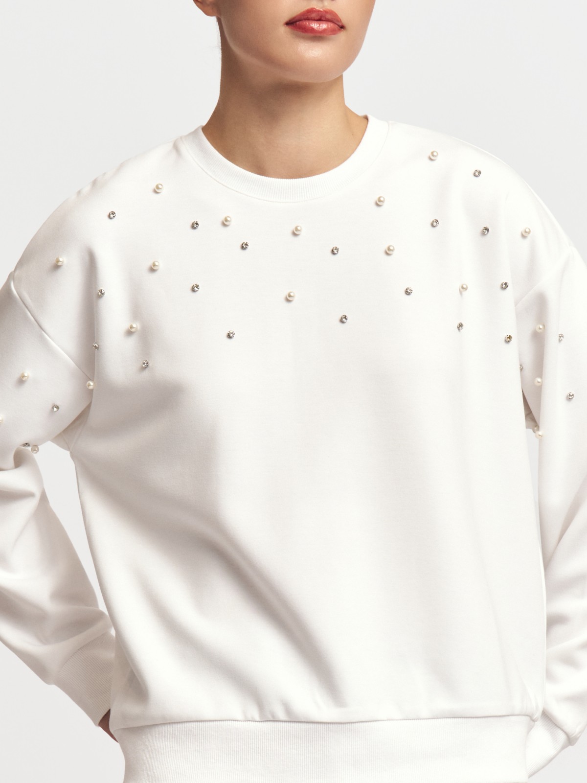 Свитшот расслабленного фасона со стразами