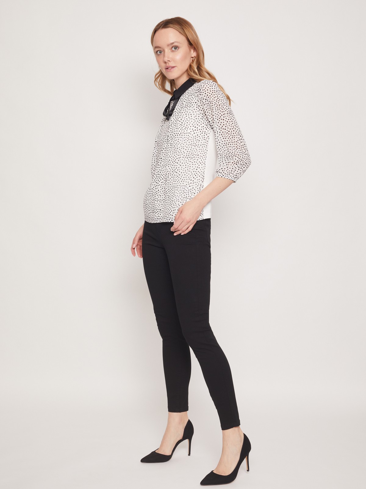 Блузка с контрастным воротником