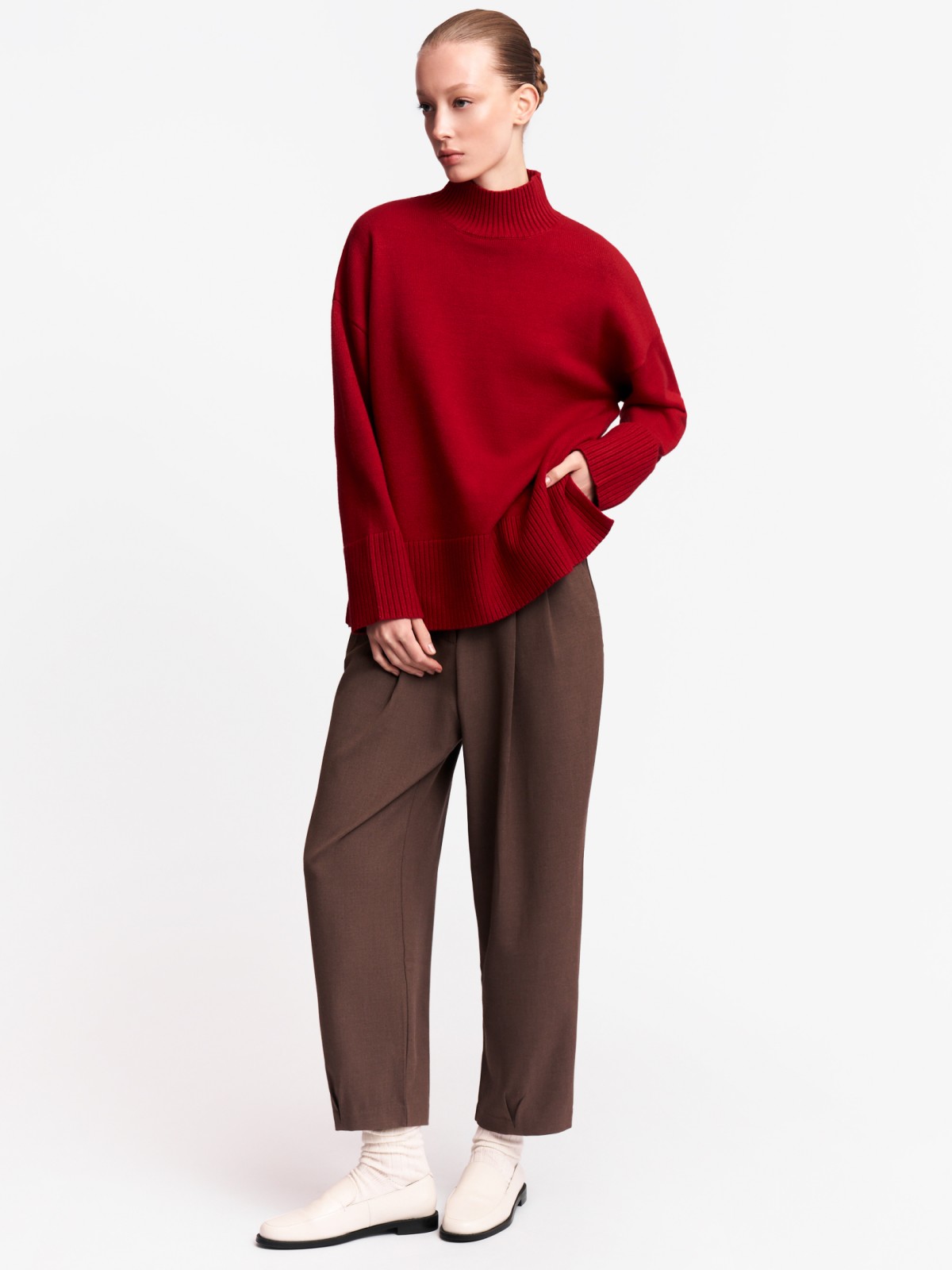 Вязаный свитер оверсайз фасона