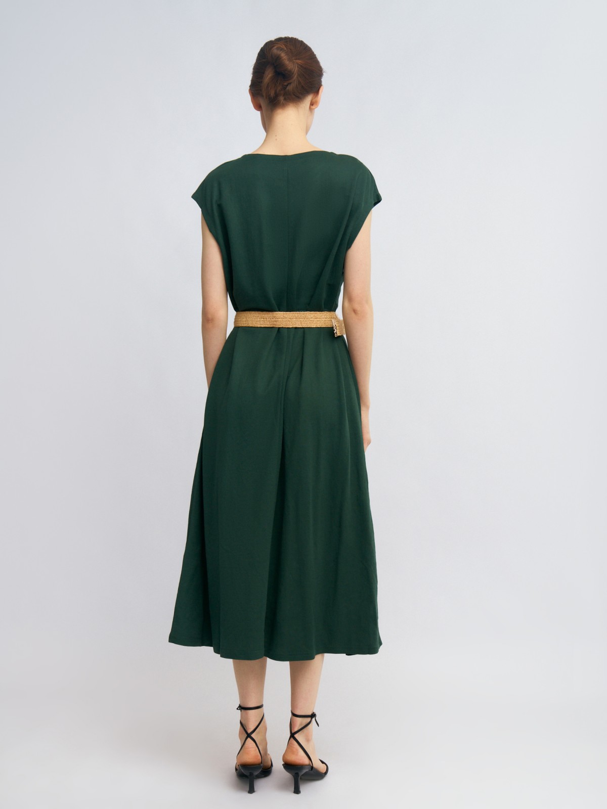 Платье миди без рукавов с ремнём