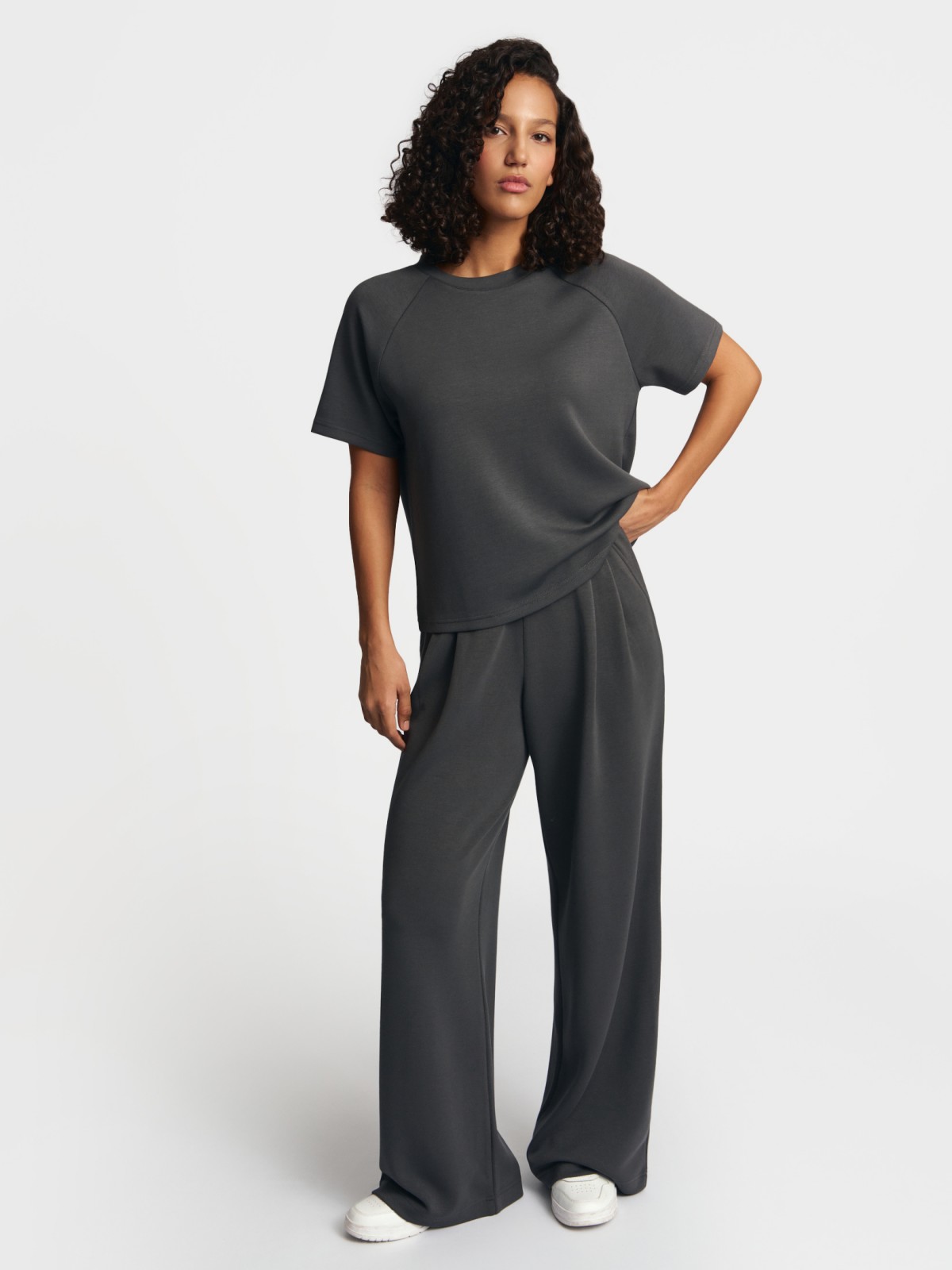 Трикотажные брюки на резинке