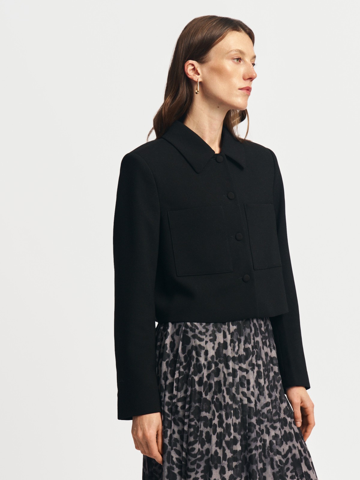 Короткая куртка-жакет на пуговицах