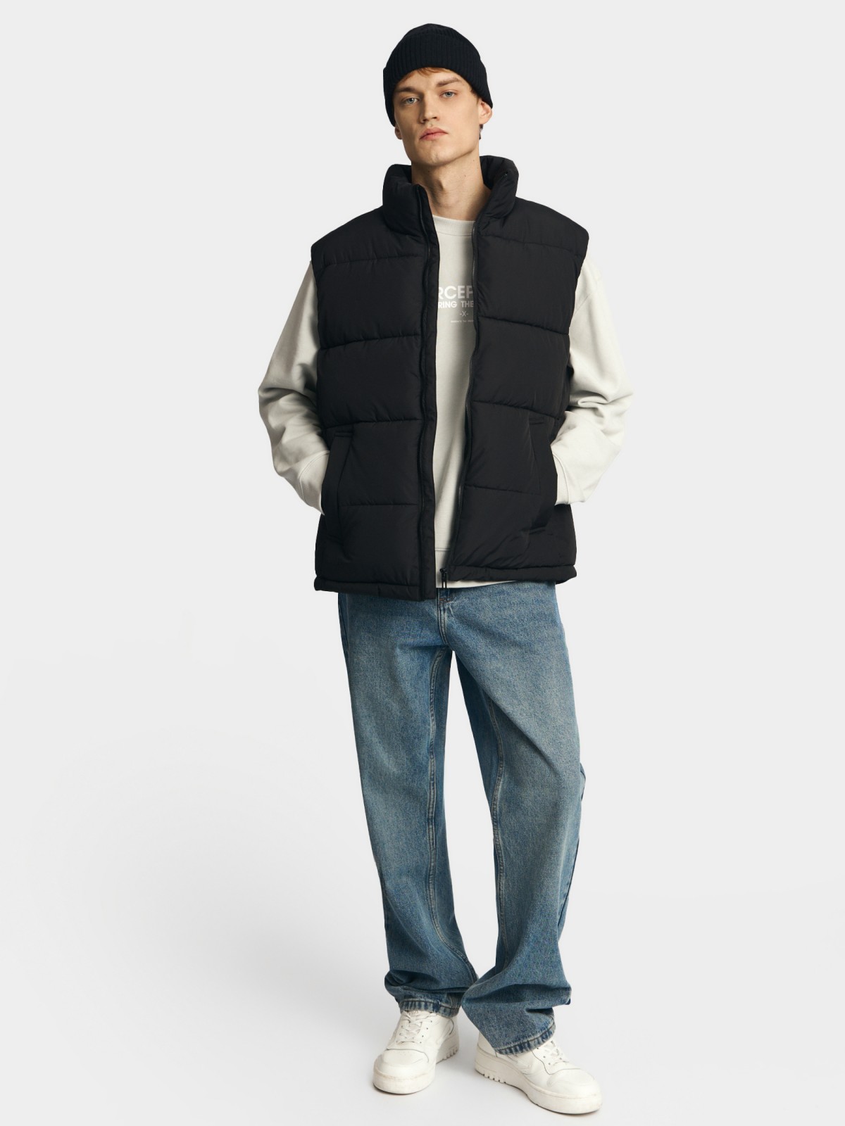 Утеплённый жилет на молнии с воротником-стойкой