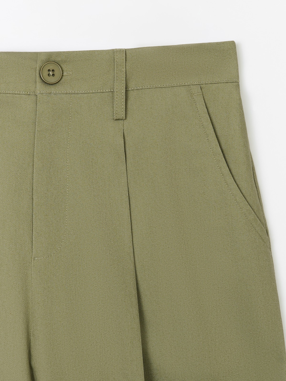 Брюки фасона Carrot с защипами