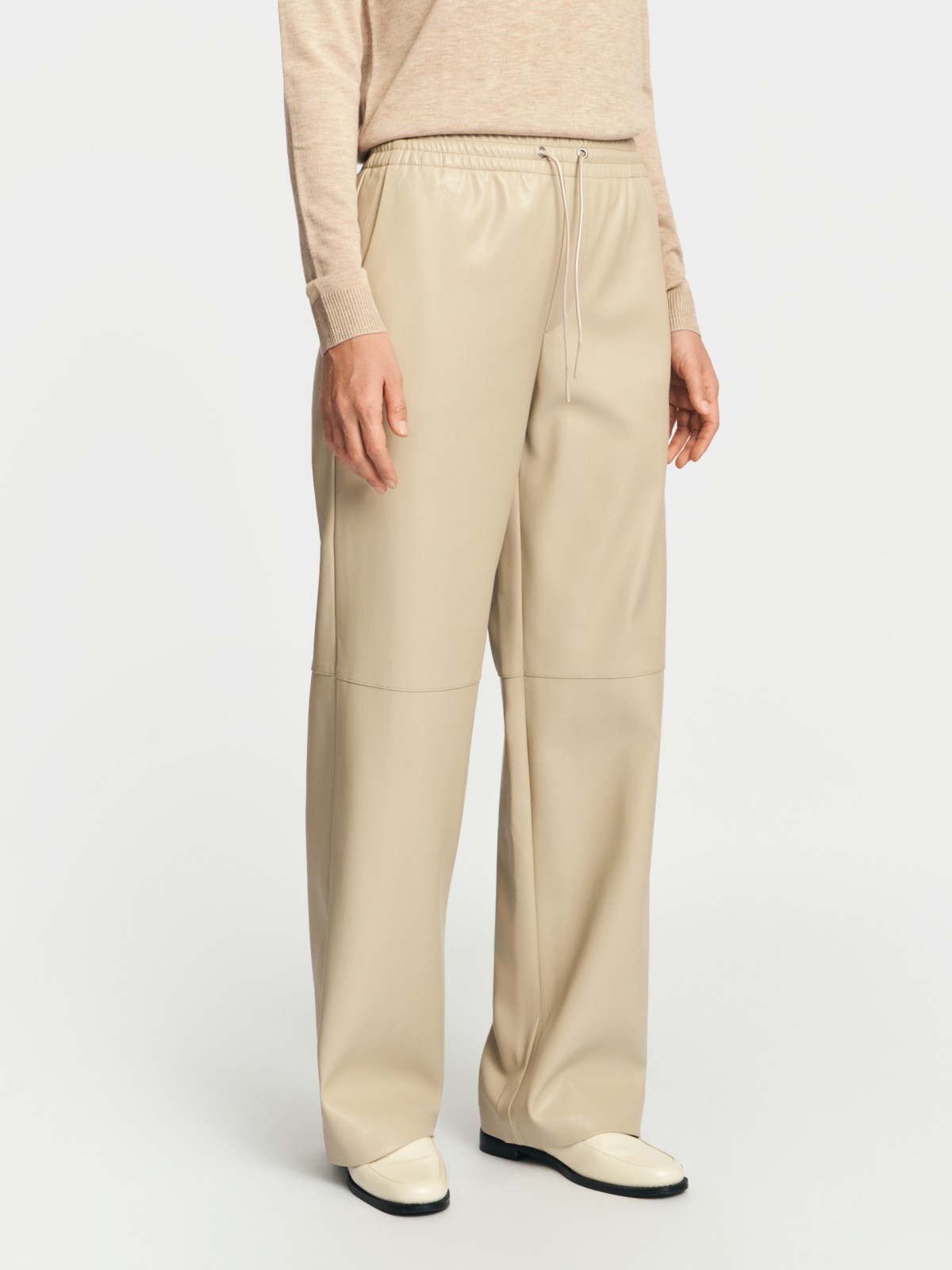 Брюки из экокожи с поясом на резинке