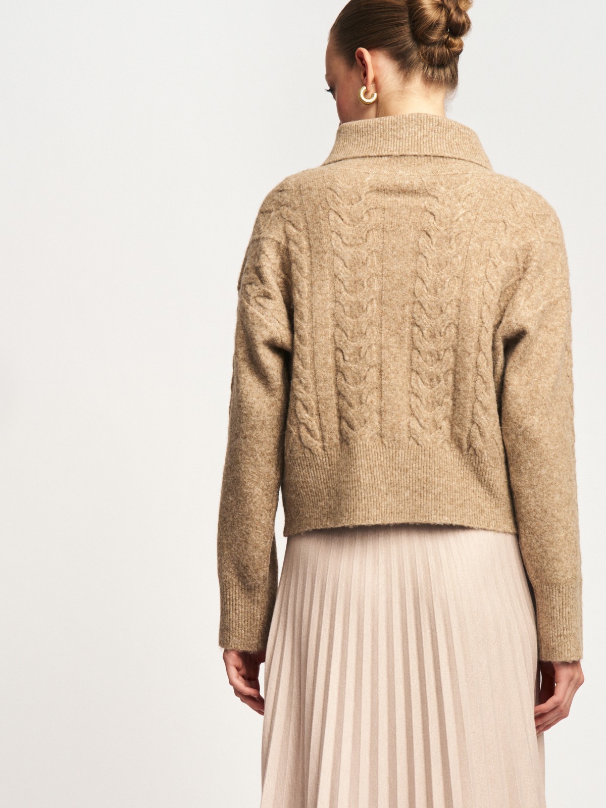 Вязаный свитер с воротником на молнии