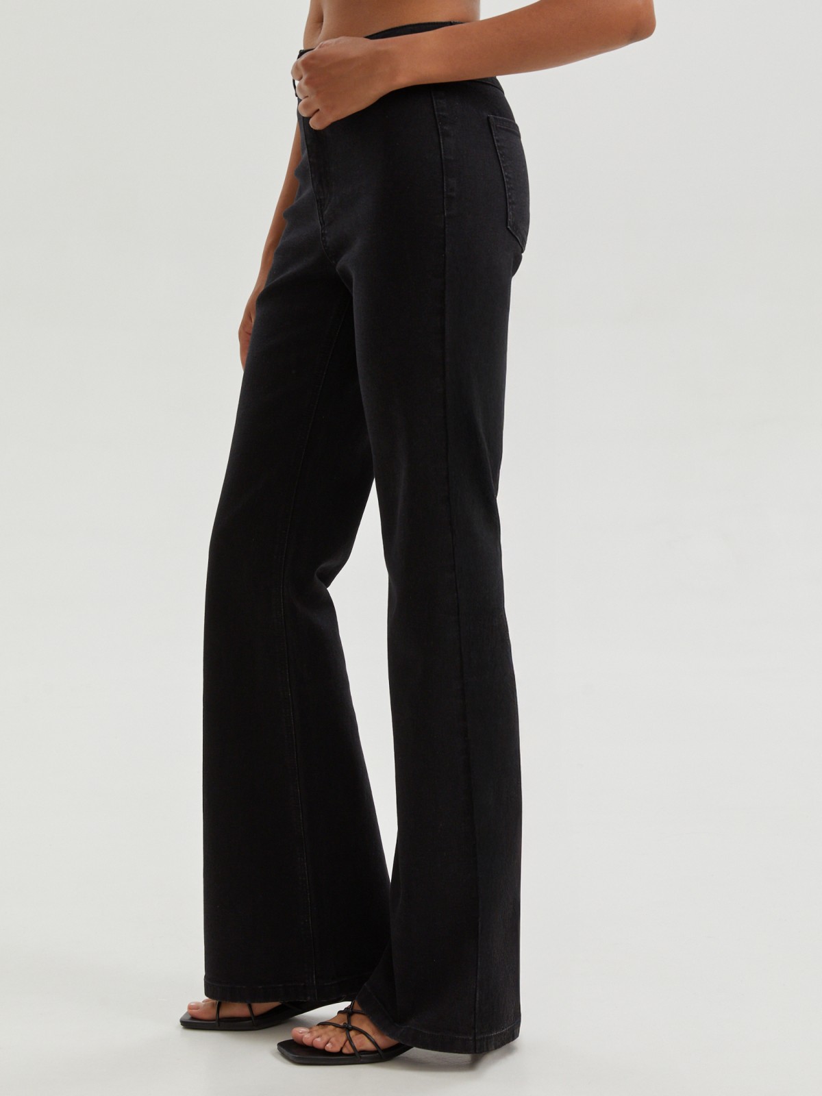 Джинсы силуэта Bootcut со средней посадкой