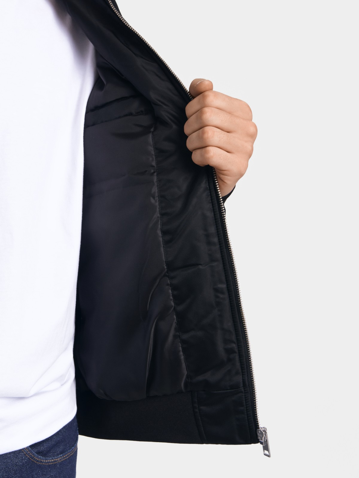 Утеплённая куртка-бомбер на синтепоне