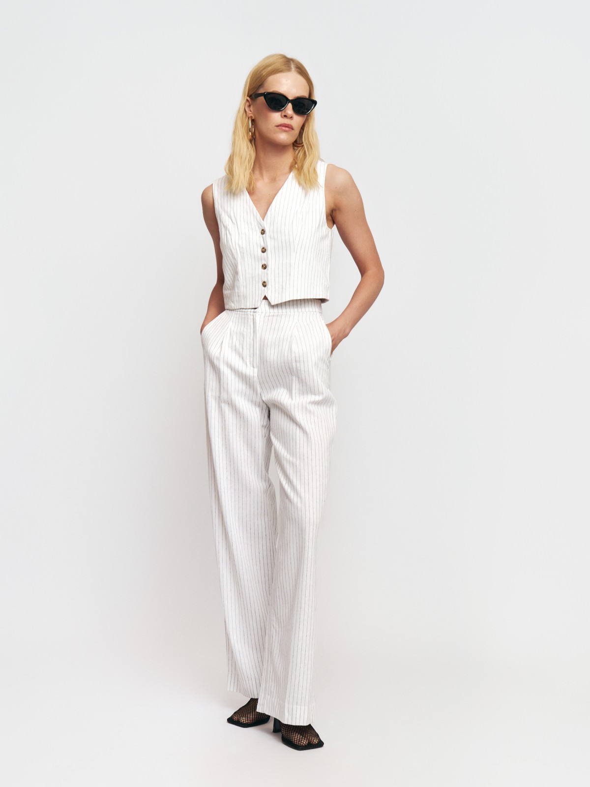 Льняной короткий жилет в полоску