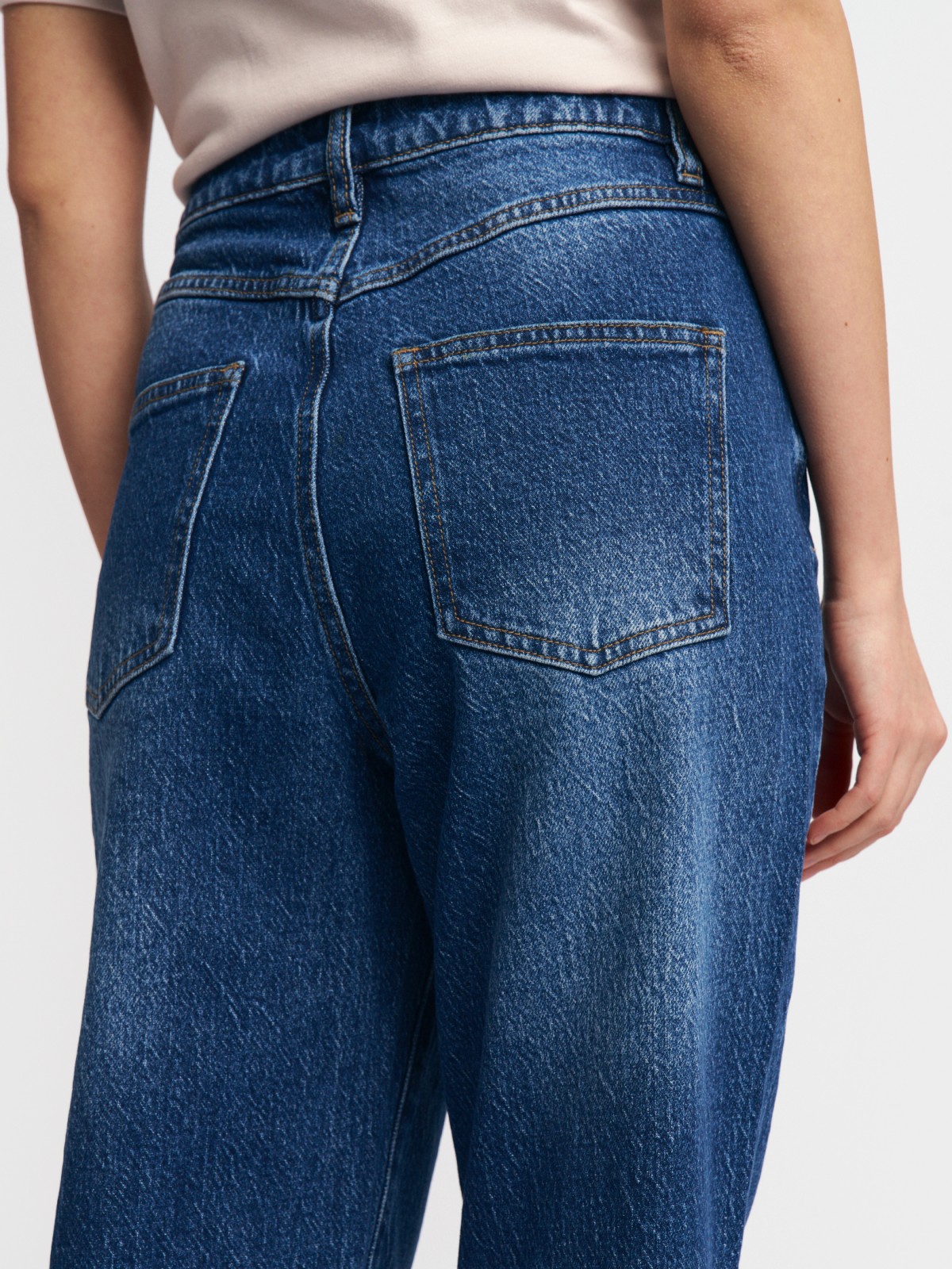 Джинсы силуэта Mom Comfort с высокой посадкой