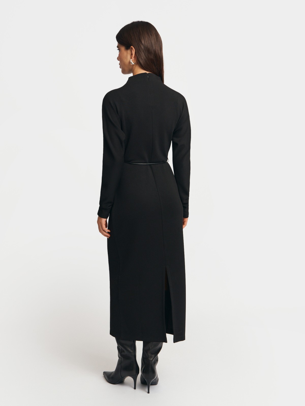 Трикотажное платье миди с поясом