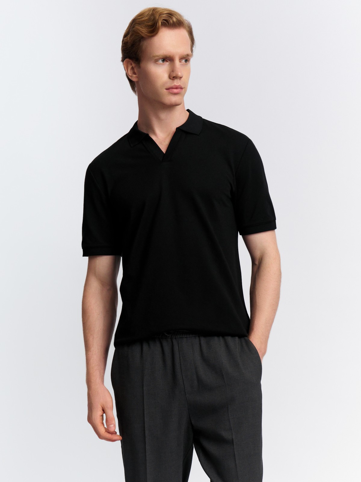 Футболка поло с вырезом