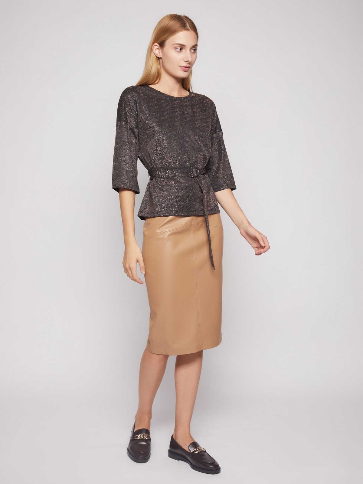Блестящая блузка с поясом