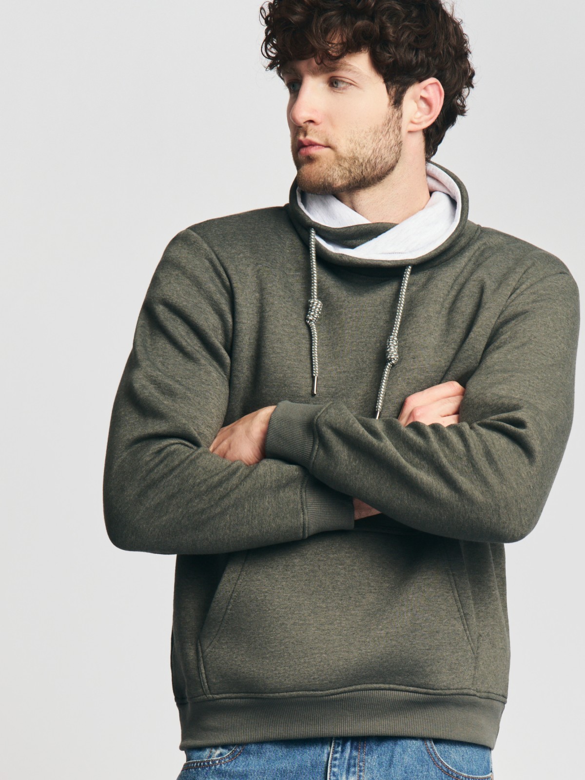 Утеплённый худи с воротником-хомутом