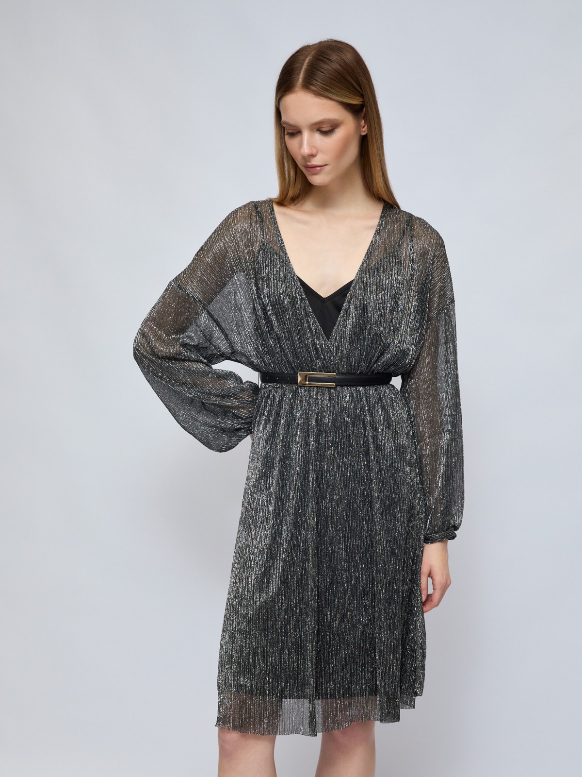 Платье из сетки с вырезом на запах, люрексом и ремнём