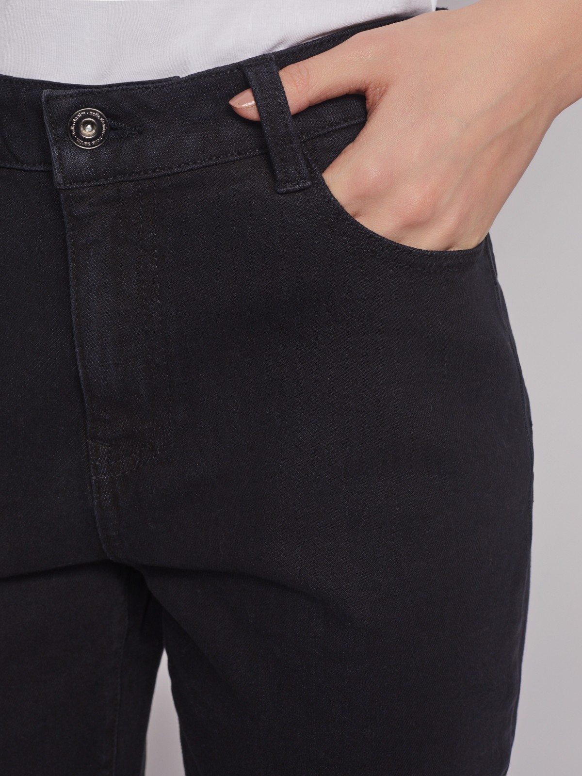 Джинсы силуэта Mom Comfort