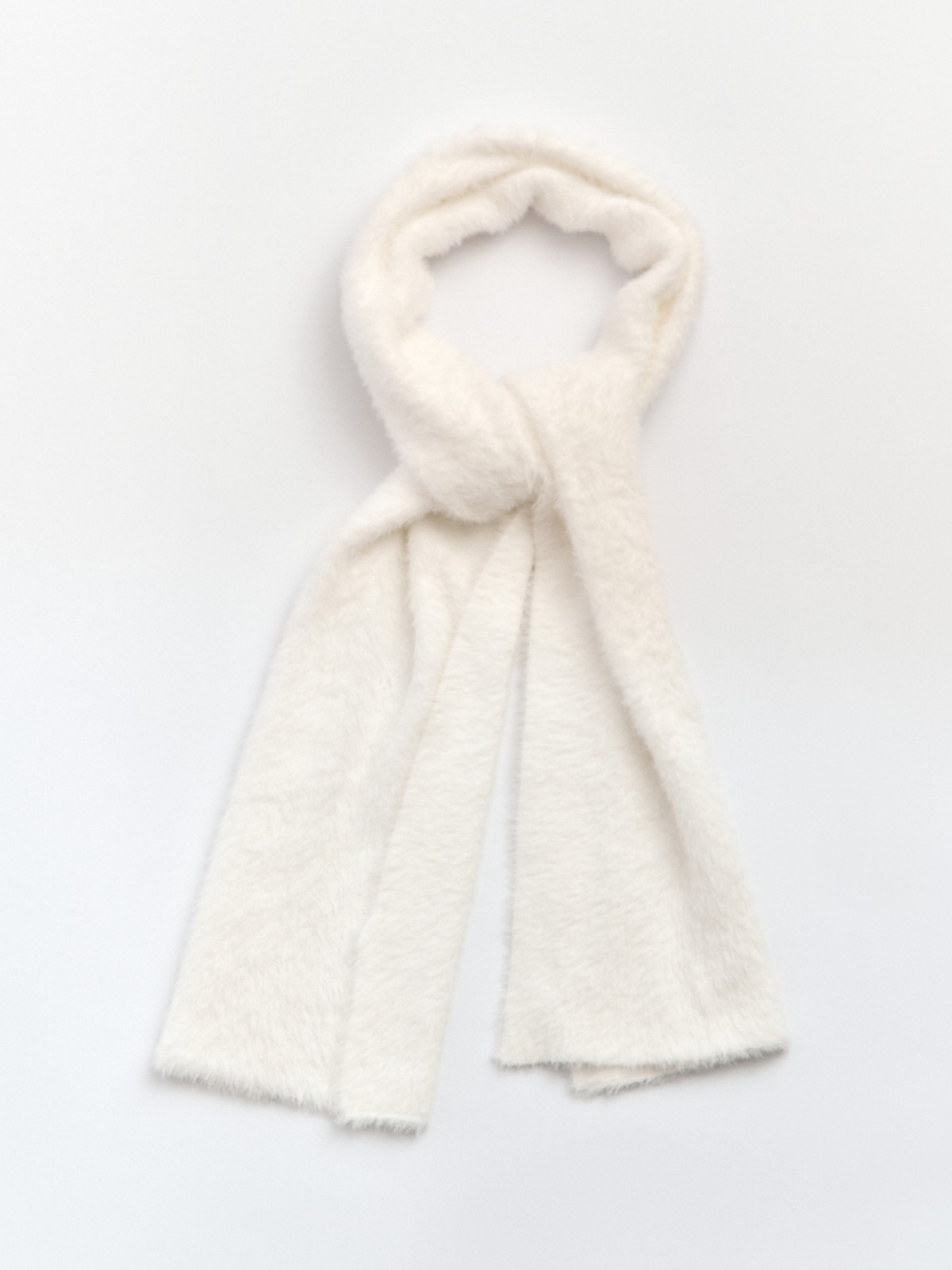 Пушистый вязаный шарф